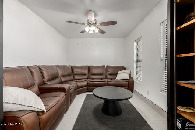 8201 W COUNTRY GABLES Drive, Peoria, AZ 85381