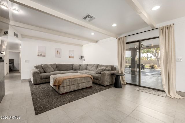 8201 W COUNTRY GABLES Drive, Peoria, AZ 85381