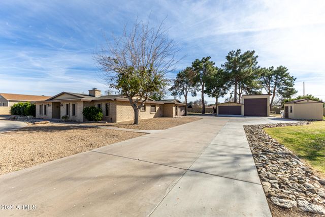 8201 W COUNTRY GABLES Drive, Peoria, AZ 85381