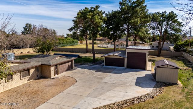 8201 W COUNTRY GABLES Drive, Peoria, AZ 85381