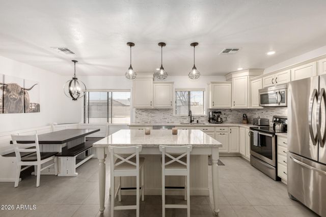 8201 W COUNTRY GABLES Drive, Peoria, AZ 85381