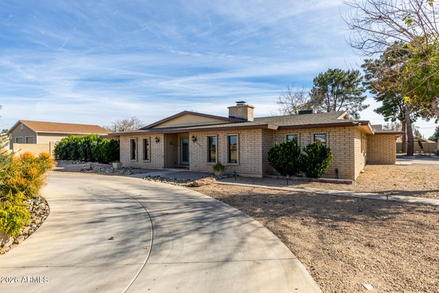8201 W COUNTRY GABLES Drive, Peoria, AZ 85381