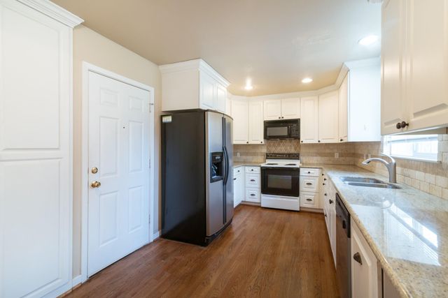 9718 Pine Lake Drive, Houston, TX 77055