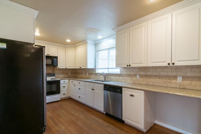 9718 Pine Lake Drive, Houston, TX 77055
