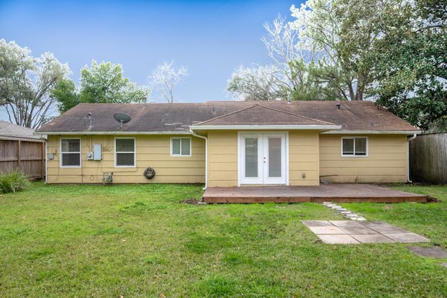 9718 Pine Lake Drive, Houston, TX 77055