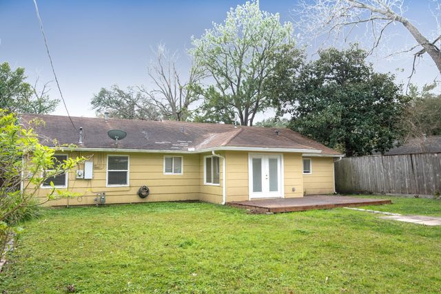 9718 Pine Lake Drive, Houston, TX 77055