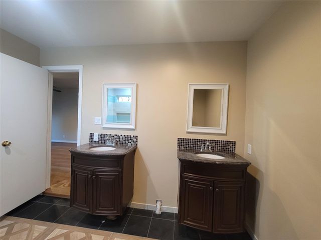 9718 Pine Lake Drive, Houston, TX 77055