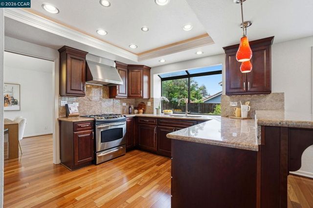 319 Oak Glen Ct, Martinez, CA 94553