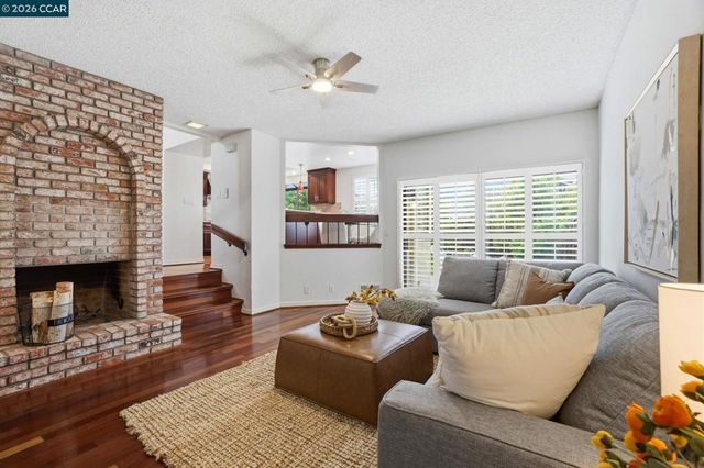 319 Oak Glen Ct, Martinez, CA 94553
