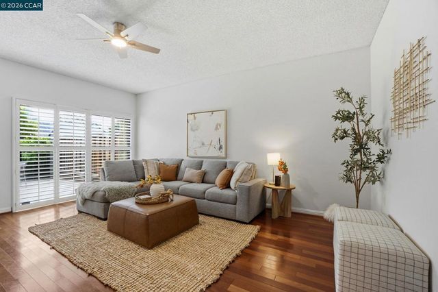 319 Oak Glen Ct, Martinez, CA 94553