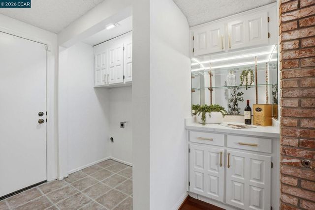 319 Oak Glen Ct, Martinez, CA 94553