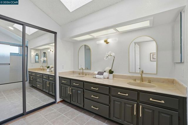 319 Oak Glen Ct, Martinez, CA 94553