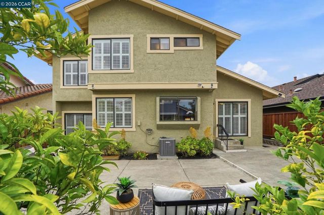 319 Oak Glen Ct, Martinez, CA 94553