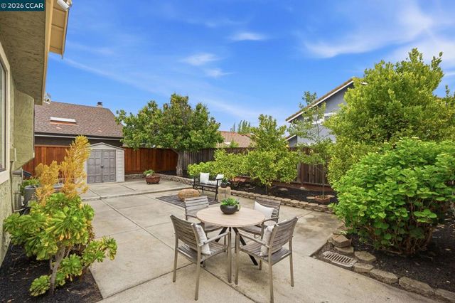 319 Oak Glen Ct, Martinez, CA 94553