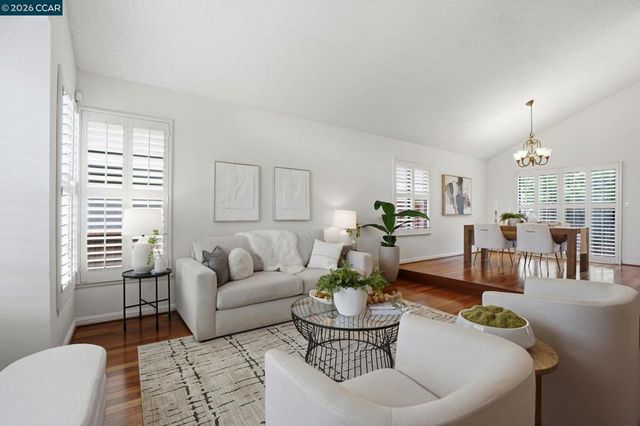 319 Oak Glen Ct, Martinez, CA 94553
