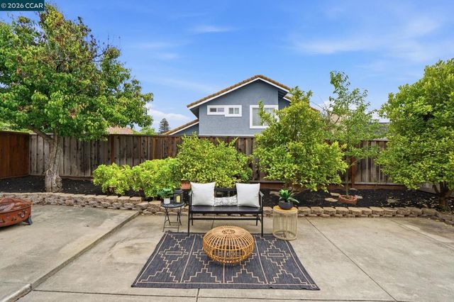 319 Oak Glen Ct, Martinez, CA 94553