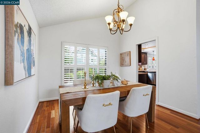 319 Oak Glen Ct, Martinez, CA 94553
