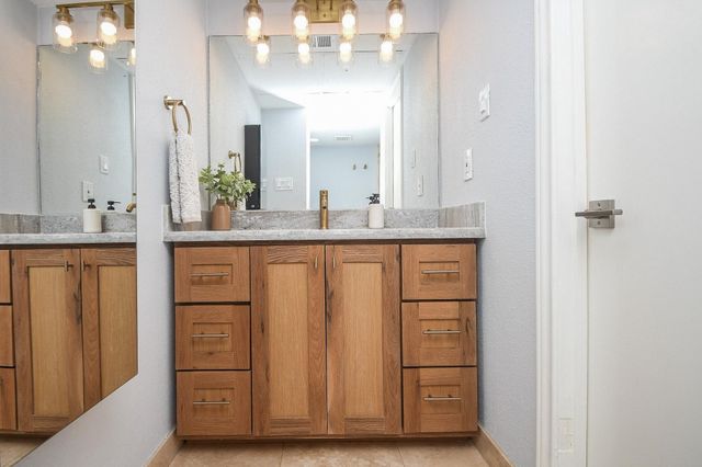 1804 Stoney Brook Drive 202, Houston, TX 77063