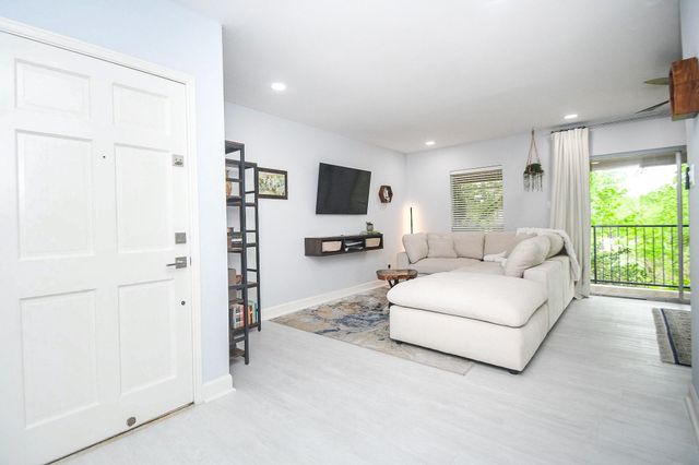 1804 Stoney Brook Drive 202, Houston, TX 77063