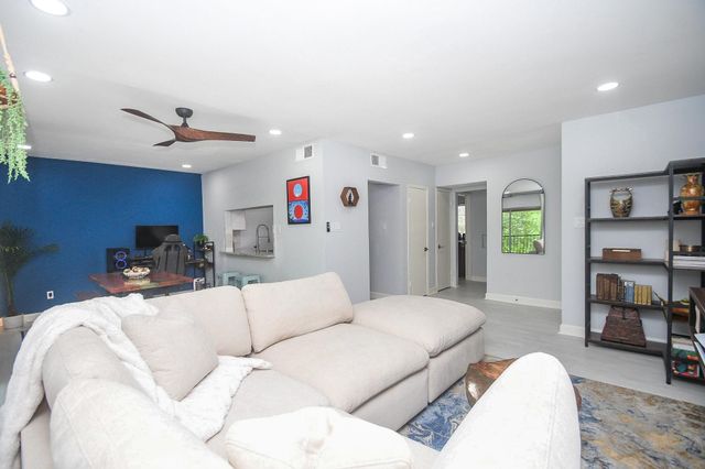 1804 Stoney Brook Drive 202, Houston, TX 77063