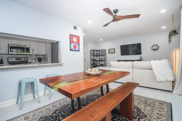 1804 Stoney Brook Drive 202, Houston, TX 77063