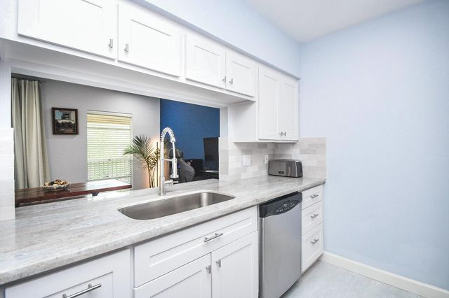 1804 Stoney Brook Drive 202, Houston, TX 77063