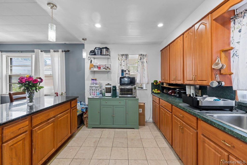 40 East Avenue, Valley Stream, NY 11580 — photo 3