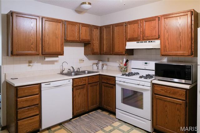 3707 Candlewyck Club Drive C, Unincorporated, MO 63034