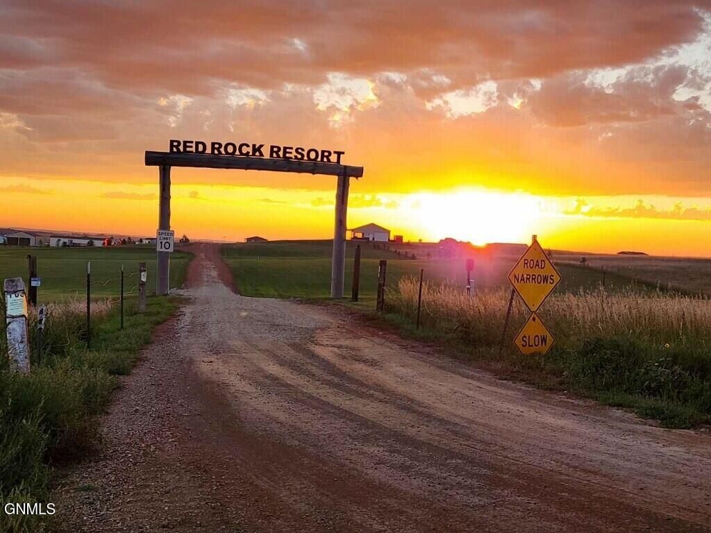 5490 Care Free Avenue, Glen Ullin, ND 58631