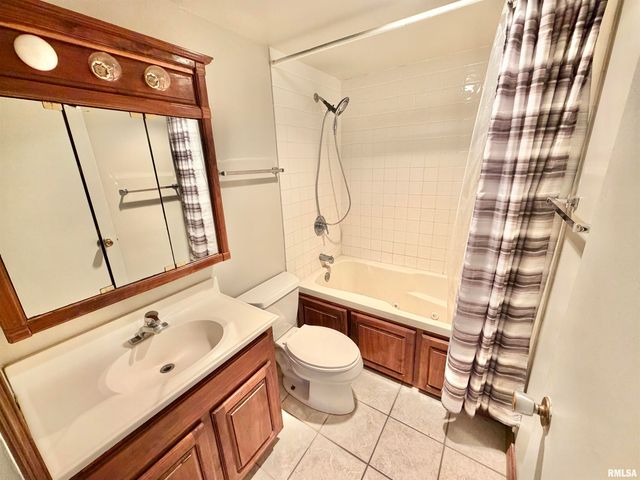 990 WILLIAM Drive, Knoxville, IL 61448