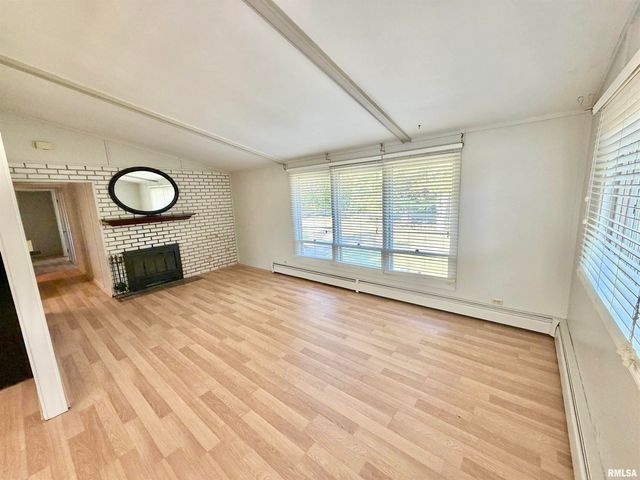 990 WILLIAM Drive, Knoxville, IL 61448