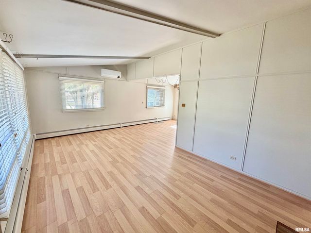 990 WILLIAM Drive, Knoxville, IL 61448