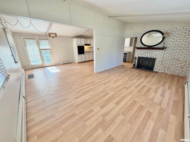 990 WILLIAM Drive, Knoxville, IL 61448