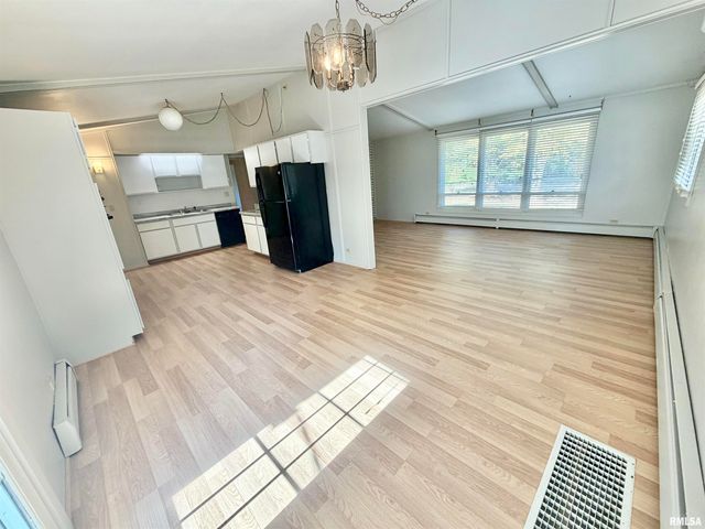 990 WILLIAM Drive, Knoxville, IL 61448