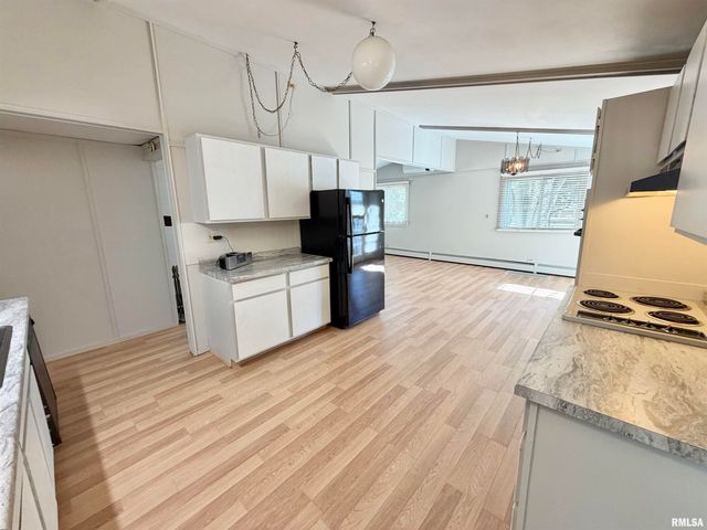 990 WILLIAM Drive, Knoxville, IL 61448