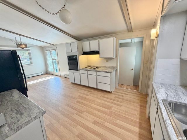 990 WILLIAM Drive, Knoxville, IL 61448