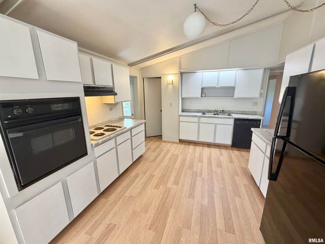 990 WILLIAM Drive, Knoxville, IL 61448