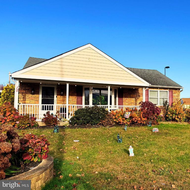 12 TRIMBLE BLVD, Brookhaven, PA 19015