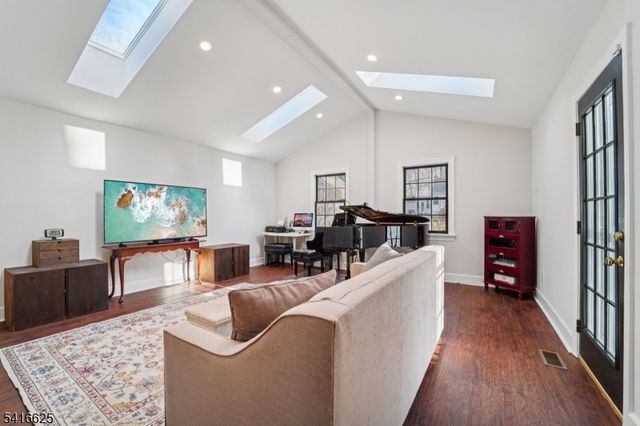 27 Fairview Ave, West Orange Twp., NJ 07052