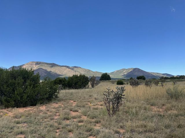 288 Entranosa Road, Edgewood, NM 87015