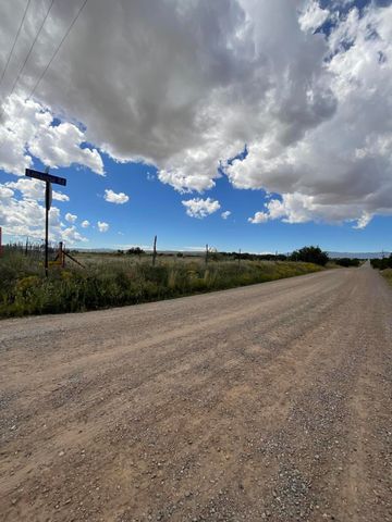 288 Entranosa Road, Edgewood, NM 87015