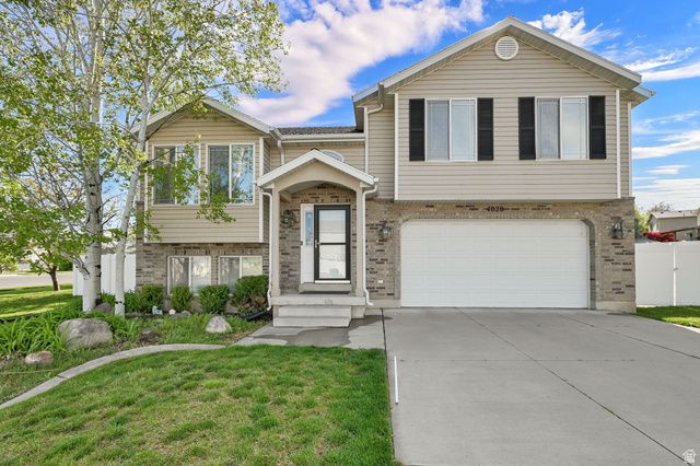 4020 WESTLAKE DR, Roy, UT 84067