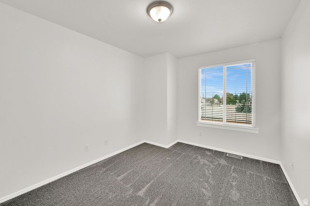 4020 WESTLAKE DR, Roy, UT 84067