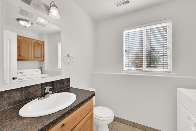 4020 WESTLAKE DR, Roy, UT 84067