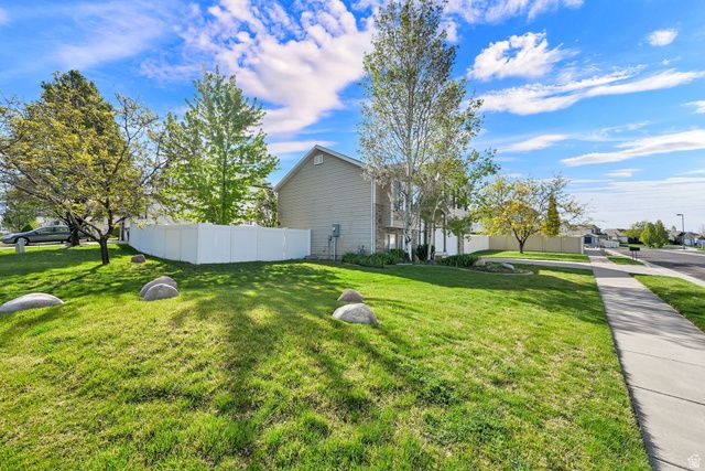 4020 WESTLAKE DR, Roy, UT 84067