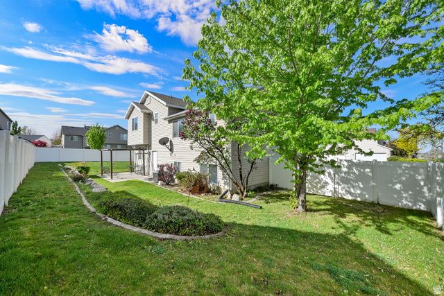 4020 WESTLAKE DR, Roy, UT 84067