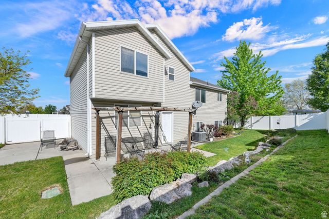 4020 WESTLAKE DR, Roy, UT 84067