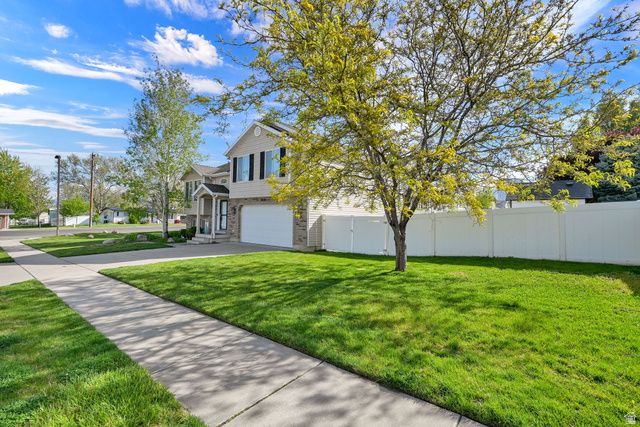 4020 WESTLAKE DR, Roy, UT 84067