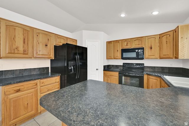 4020 WESTLAKE DR, Roy, UT 84067