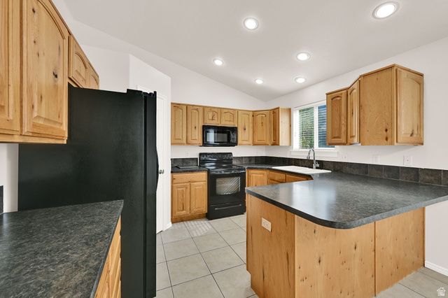 4020 WESTLAKE DR, Roy, UT 84067